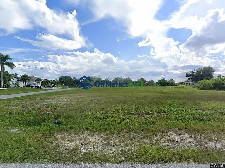 Off-market land in Cape Coral, Florida — 0.26 acres, $50,000 — photo 2 of 3