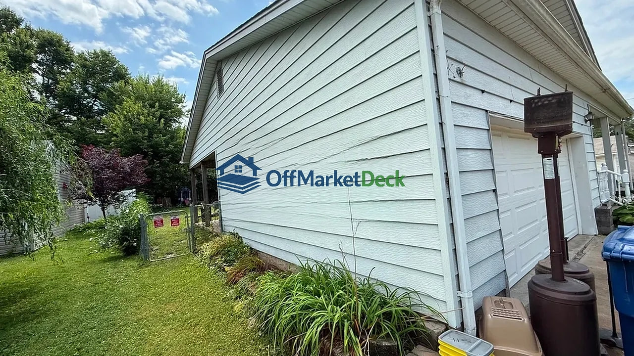 Off-market house in Saint Ann, Missouri — 2 beds, 2 baths, $162,900 — photo 3 of 8