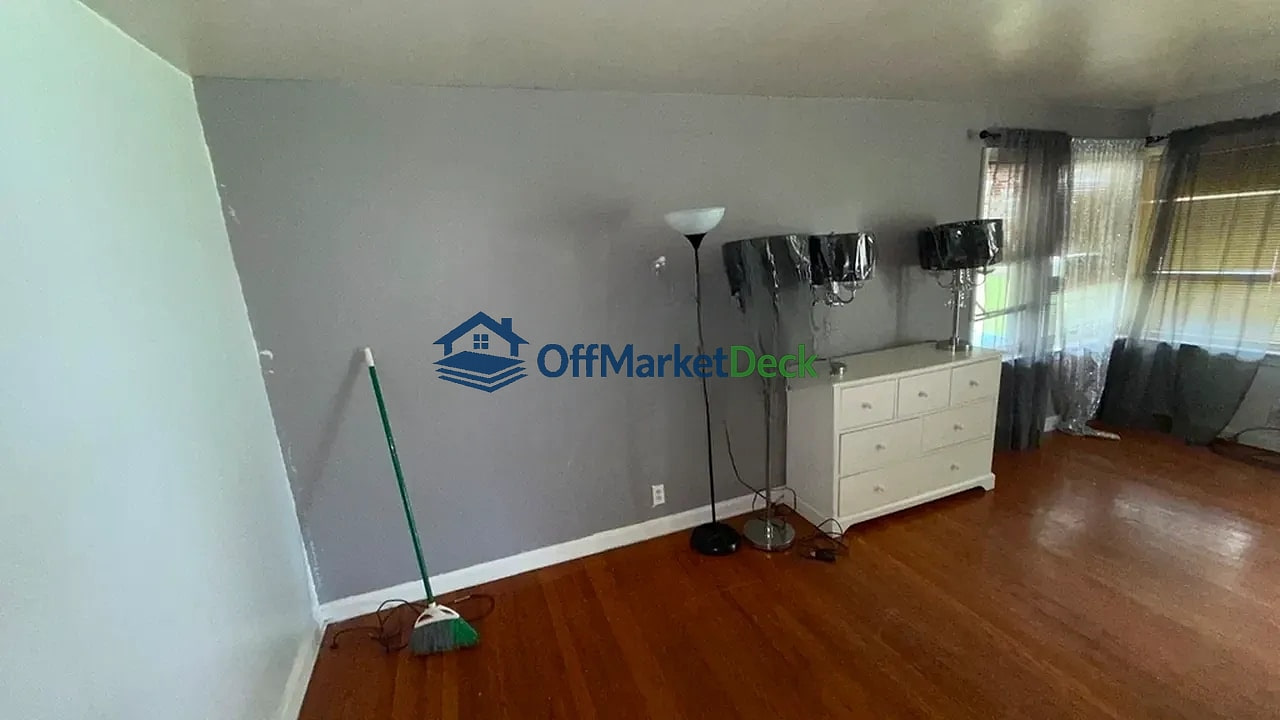 Off-market house in St. Louis, Missouri — 2 beds, 1 bath, $68,900 — photo 7 of 8
