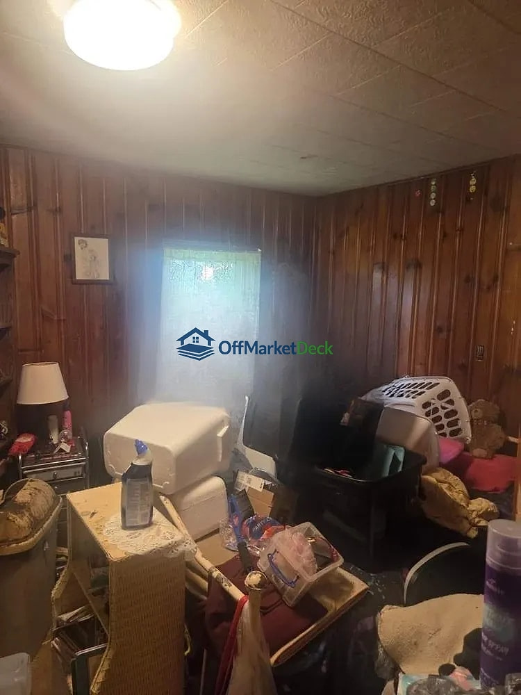 Off-market house in Covington, Indiana — 3 beds, 2 baths, $63,800 — photo 4 of 8