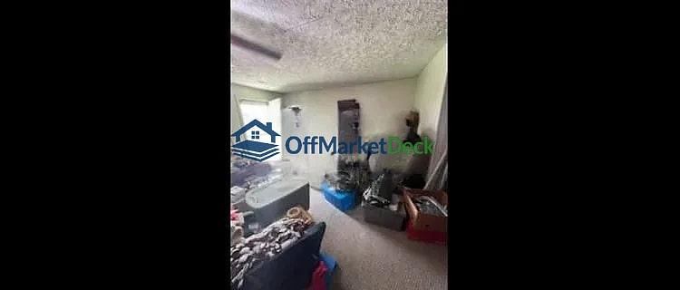 Off-market house in Hopkinsville, Kentucky — 2 beds, 1 bath, $90,600 — photo 3 of 8