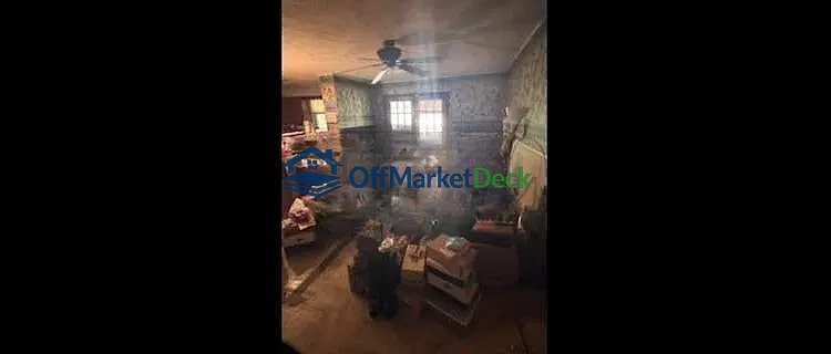 Off-market house in Hopkinsville, Kentucky — 2 beds, 1 bath, $90,600 — photo 4 of 8