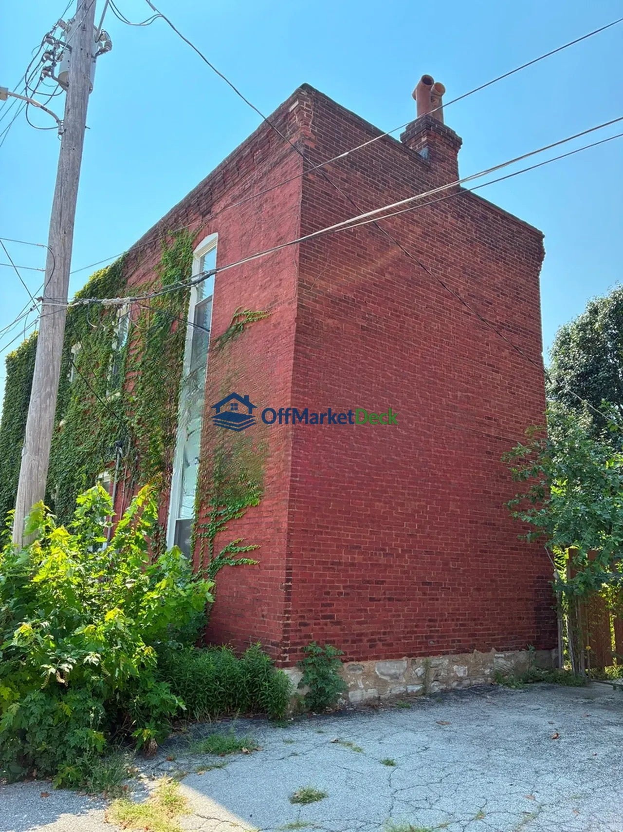 Off-market multi family in St. Louis, Missouri — 4 beds, 2 baths, $179,900 — photo 2 of 8