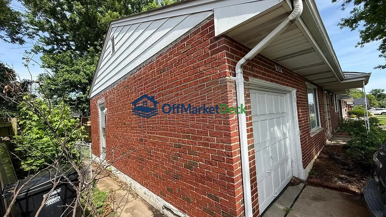 Off-market house in Affton, Missouri — 3 beds, 1.5 baths, $177,900 — photo 3 of 8