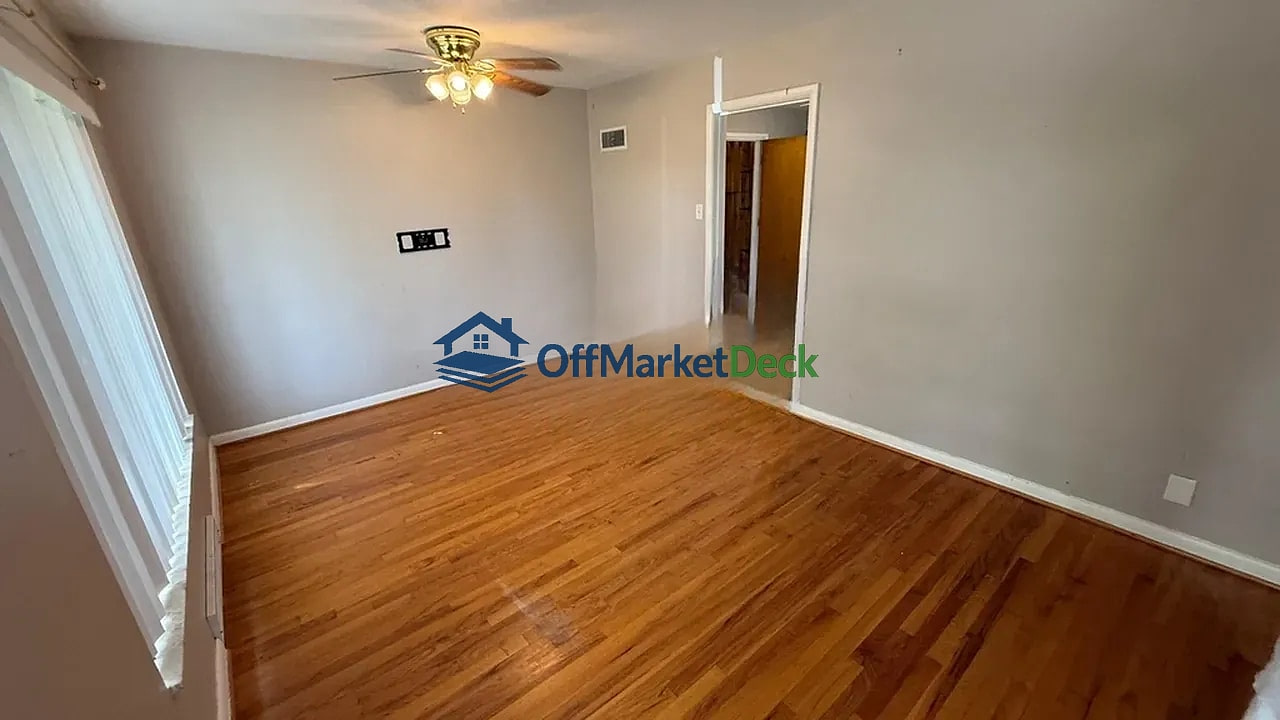 Off-market house in Affton, Missouri — 3 beds, 1.5 baths, $177,900 — photo 7 of 8