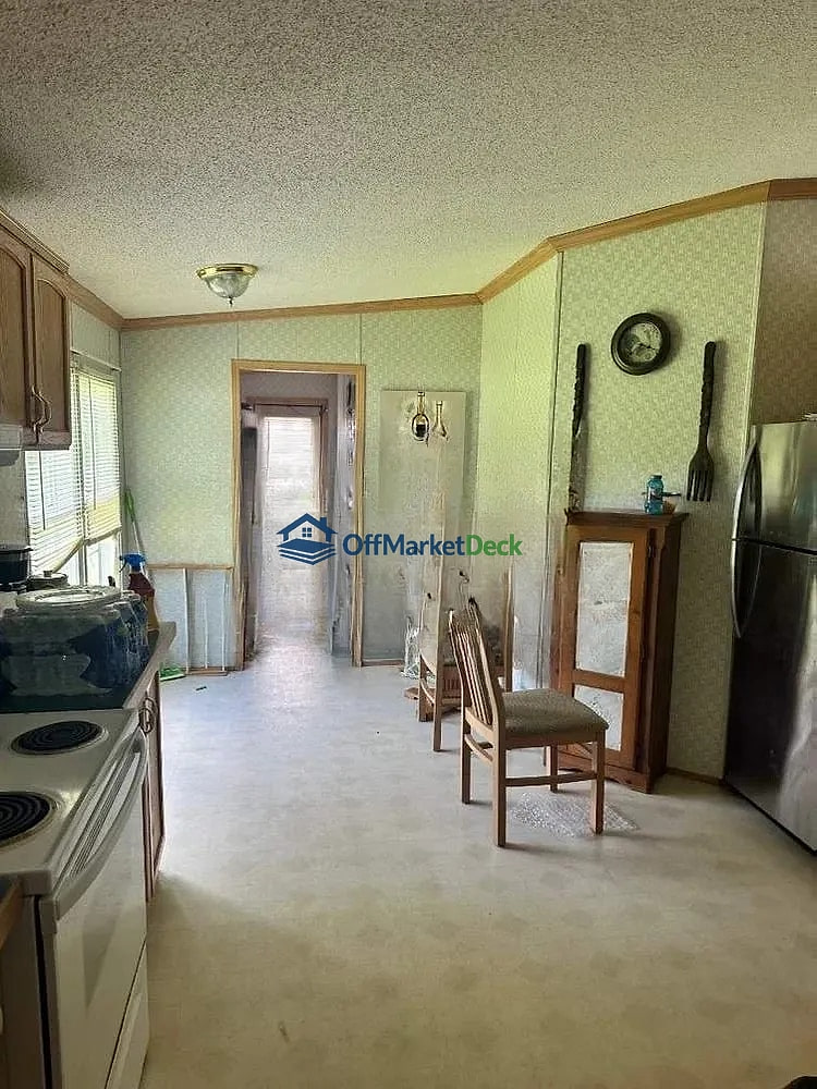 Off-market house in Burgaw, North Carolina — 3 beds, 2 baths, $145,600 — photo 3 of 8