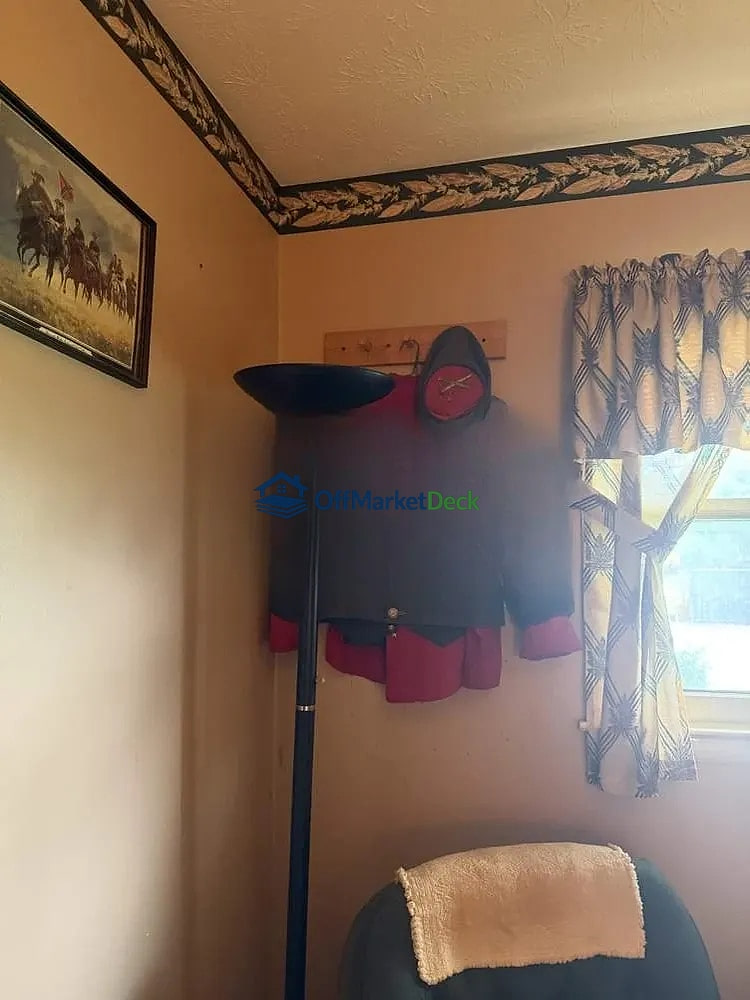 Off-market house in Lexington, Kentucky — 3 beds, 1 bath, $121,600 — photo 5 of 8
