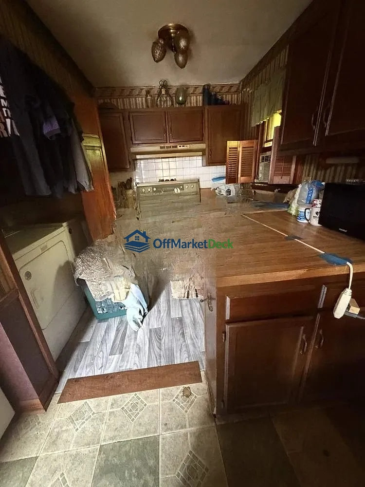 Off-market house in Lexington, Kentucky — 3 beds, 1 bath, $121,600 — photo 4 of 8