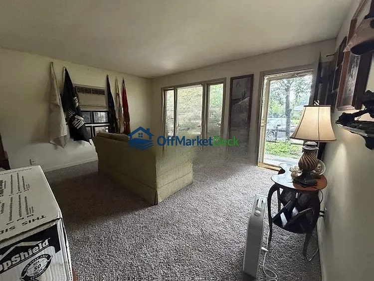 Off-market house in Lexington, Kentucky — 3 beds, 1 bath, $121,600 — photo 2 of 8