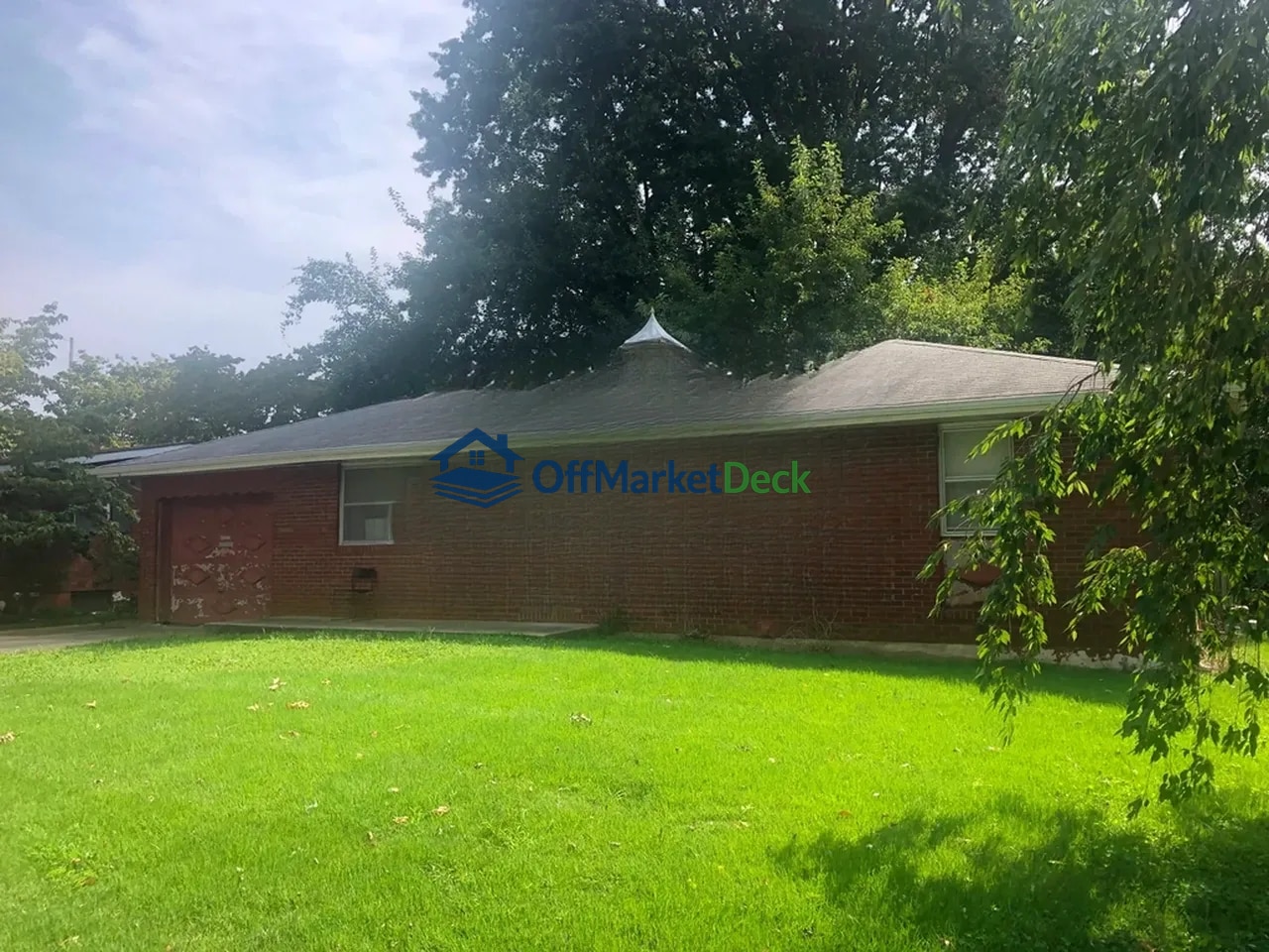 Off-market house in Independence, Missouri — 3 beds, 1.5 baths, $129,900 — photo 2 of 8