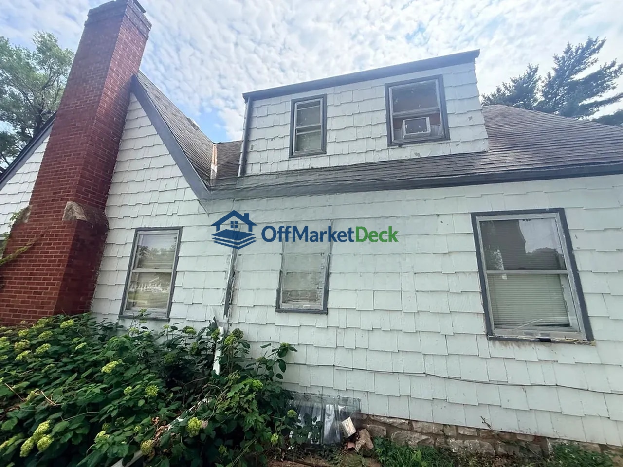 Off-market house in Kansas City, Missouri — 3 beds, 1.5 baths, $89,900 — photo 3 of 8