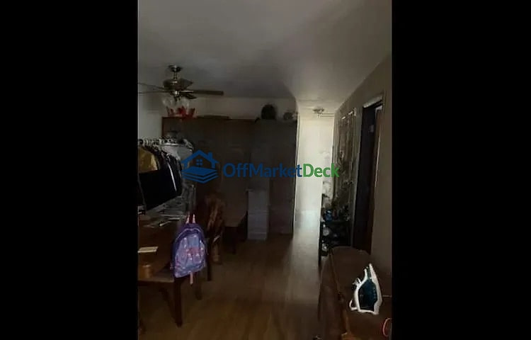 Off-market house in Sauk Village, Illinois — 3 beds, 2 baths, $90,000 — photo 5 of 8