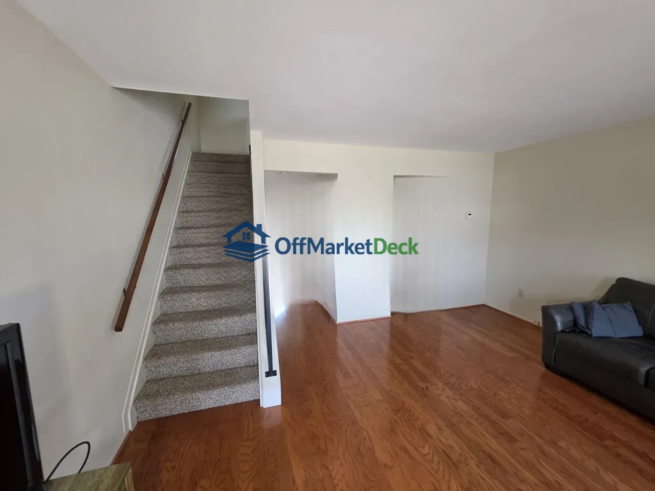 Off-market townhome in Warren, Michigan — 2 beds, 1.5 baths, $99,900 — photo 6 of 8