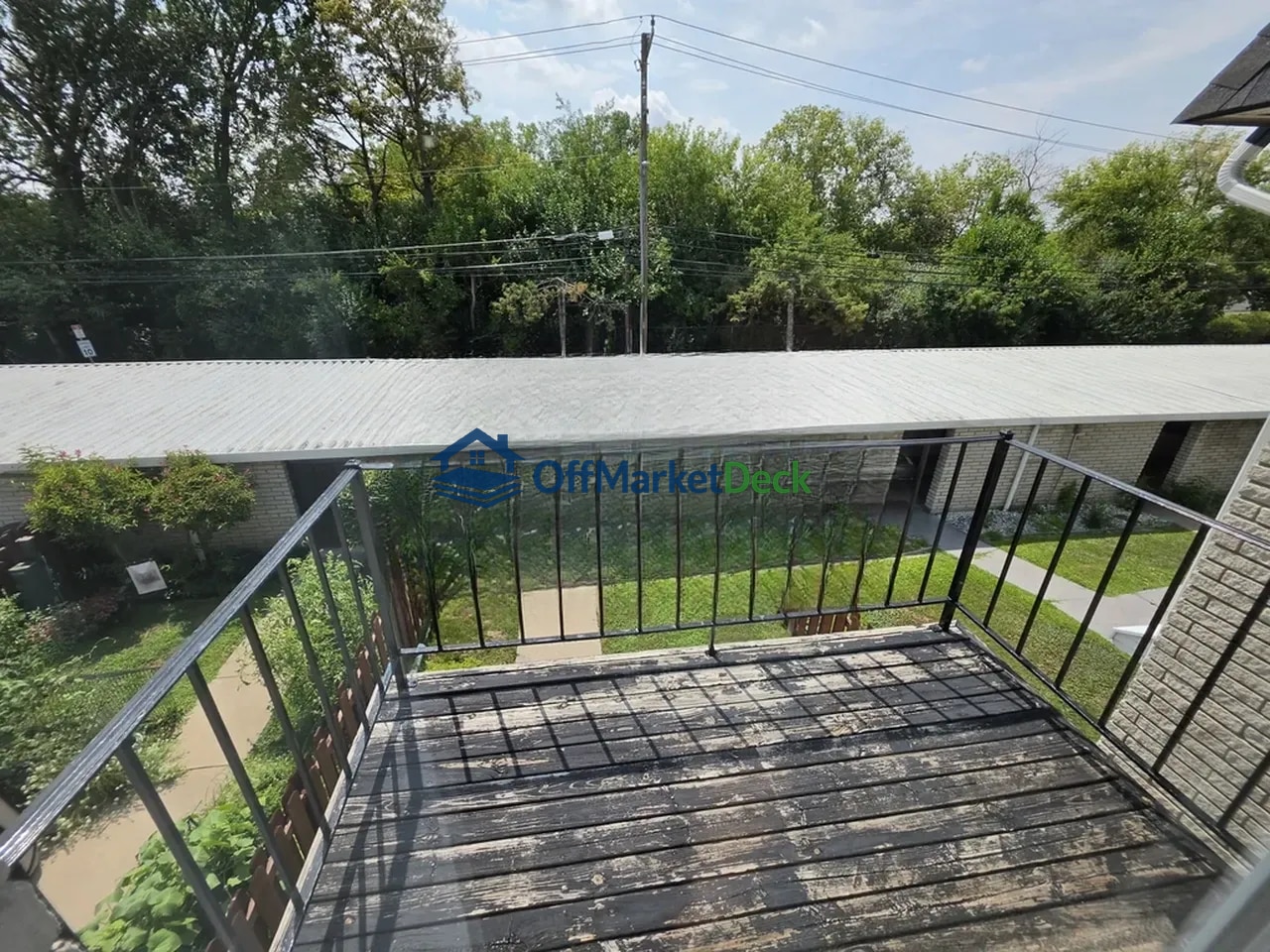 Off-market townhome in Warren, Michigan — 2 beds, 1.5 baths, $99,900 — photo 4 of 8