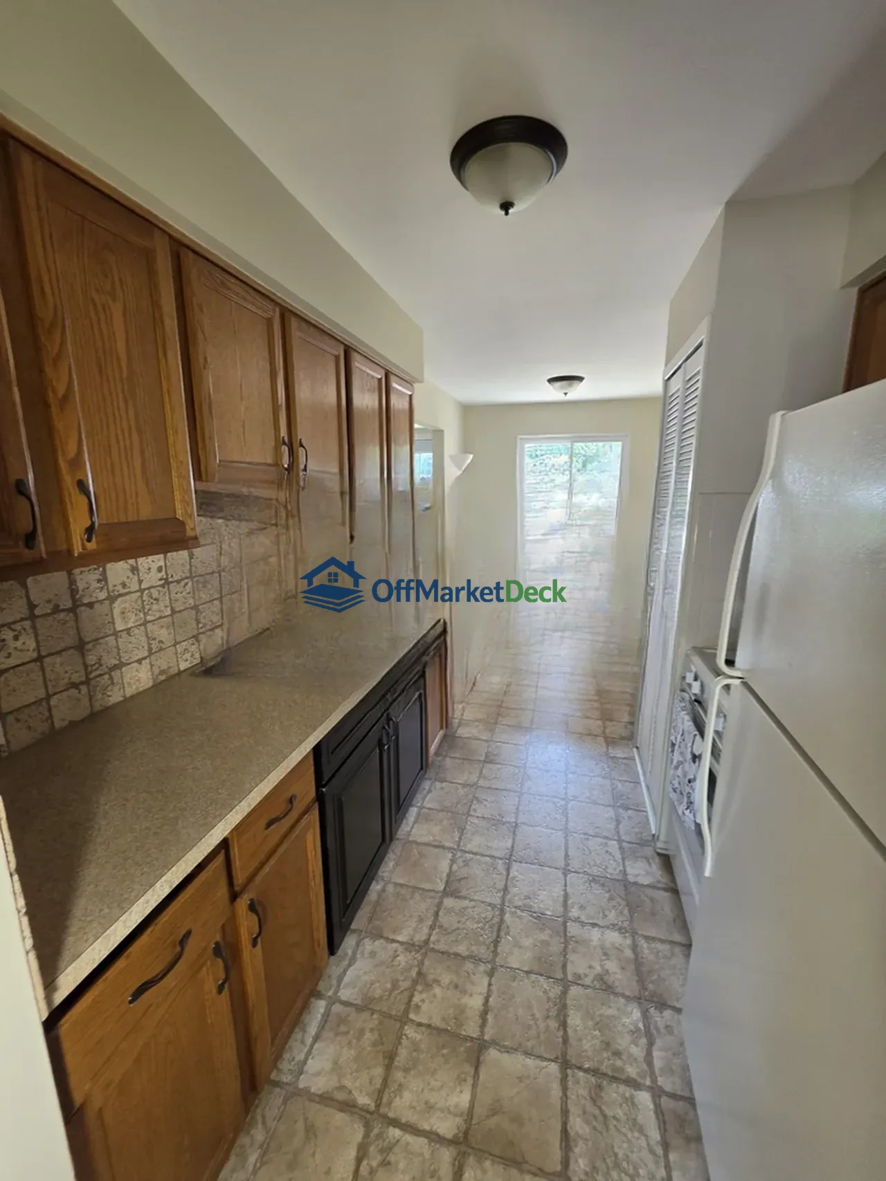 Off-market townhome in Warren, Michigan — 2 beds, 1.5 baths, $99,900 — photo 8 of 8