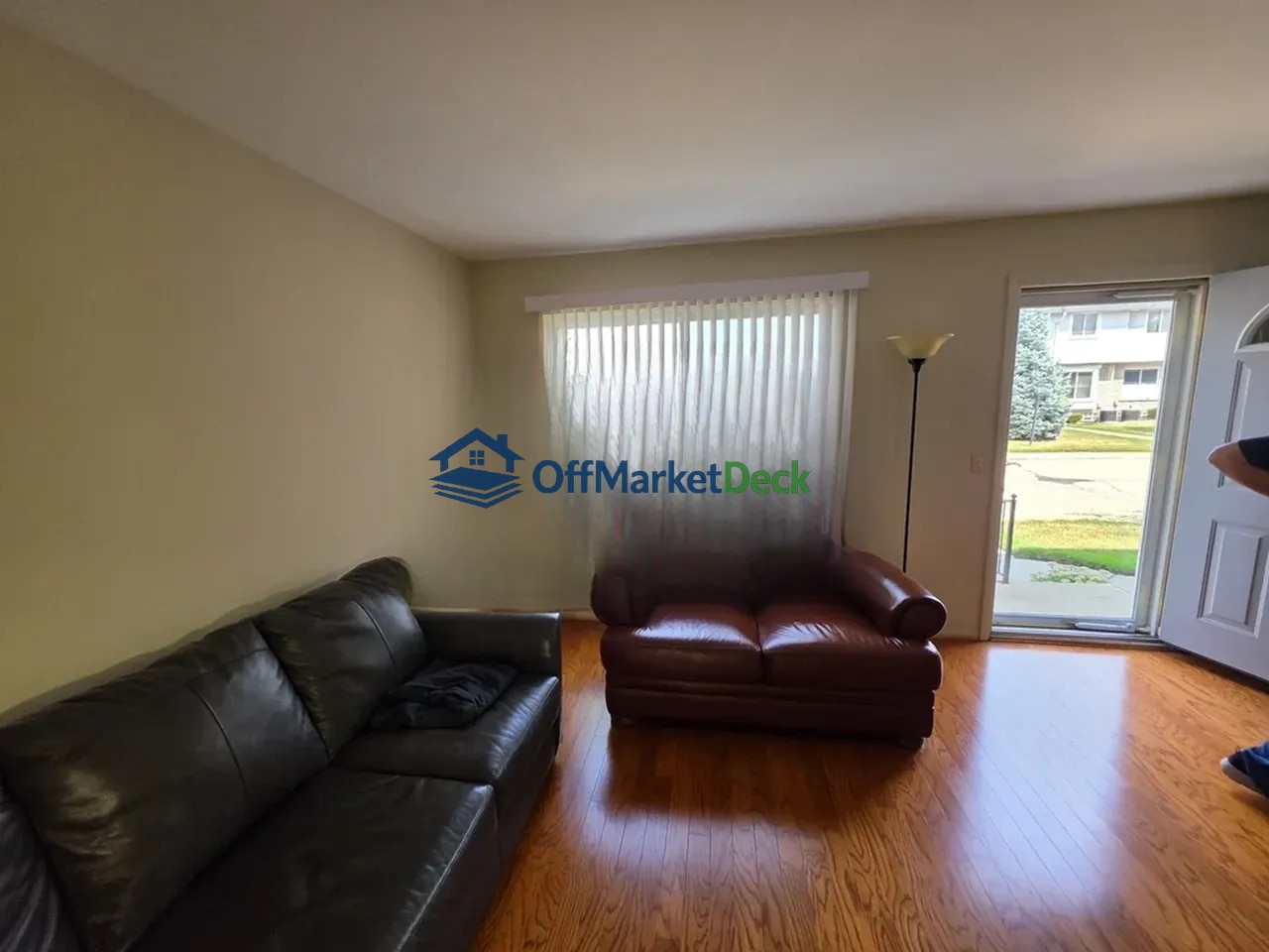 Off-market townhome in Warren, Michigan — 2 beds, 1.5 baths, $99,900 — photo 7 of 8