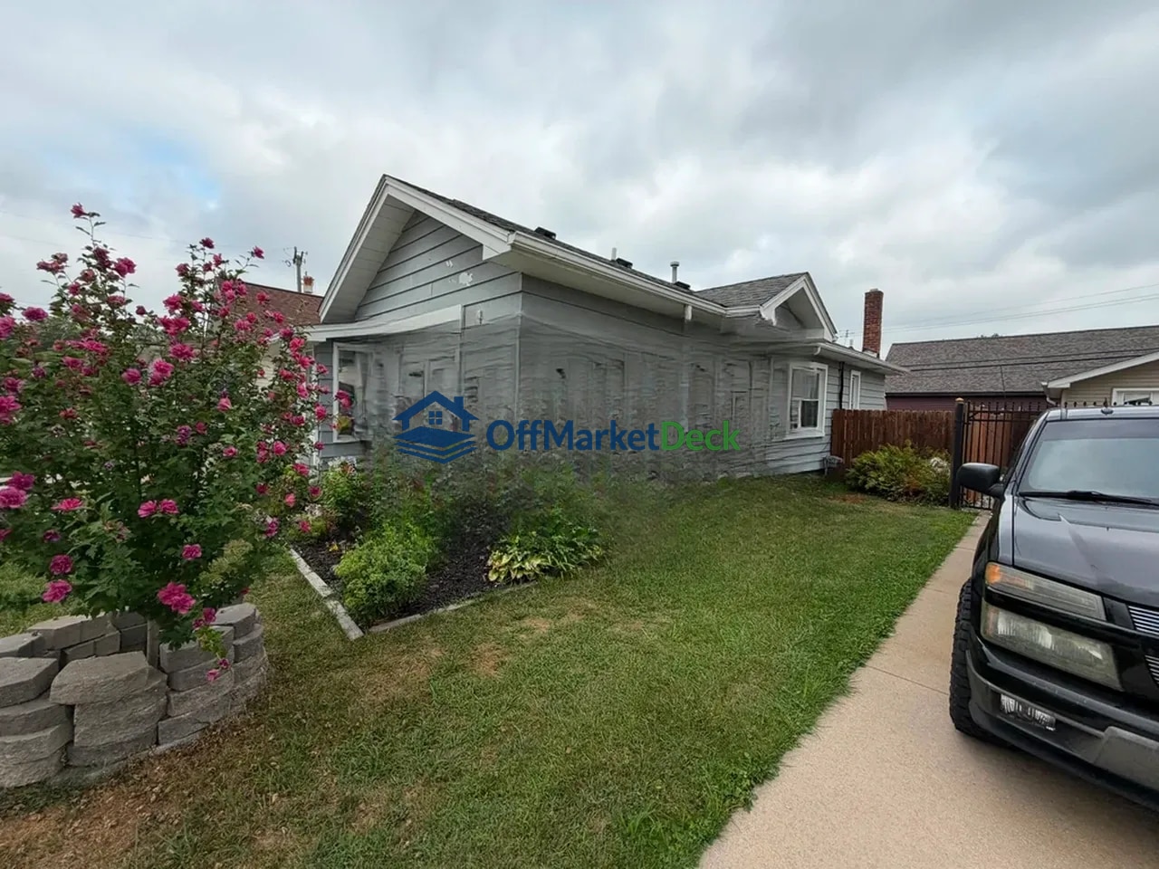 Off-market house in St. Clair Shores, Michigan — 3 beds, 1 bath, $109,900 — photo 2 of 8