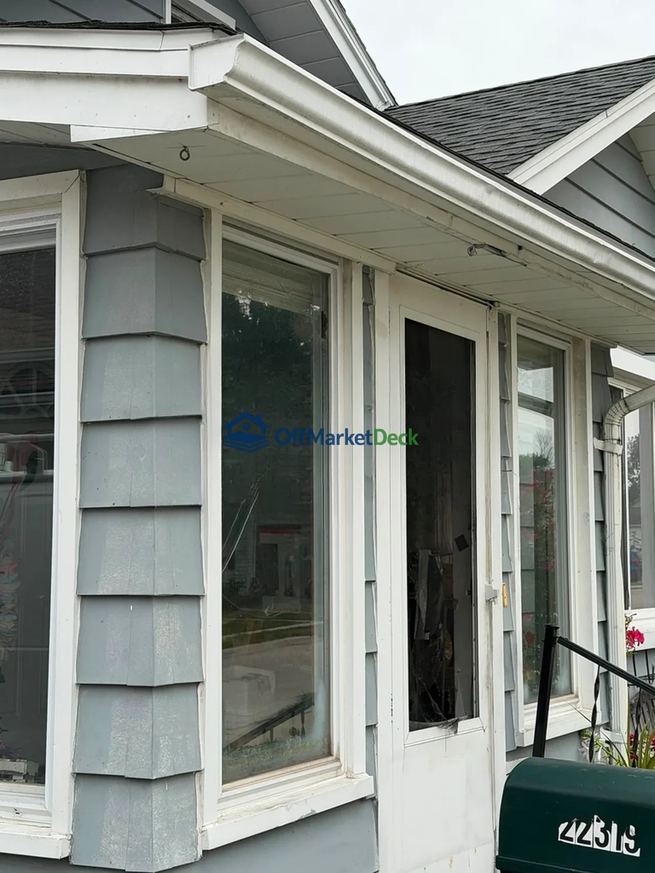 Off-market house in St. Clair Shores, Michigan — 3 beds, 1 bath, $109,900 — photo 4 of 8