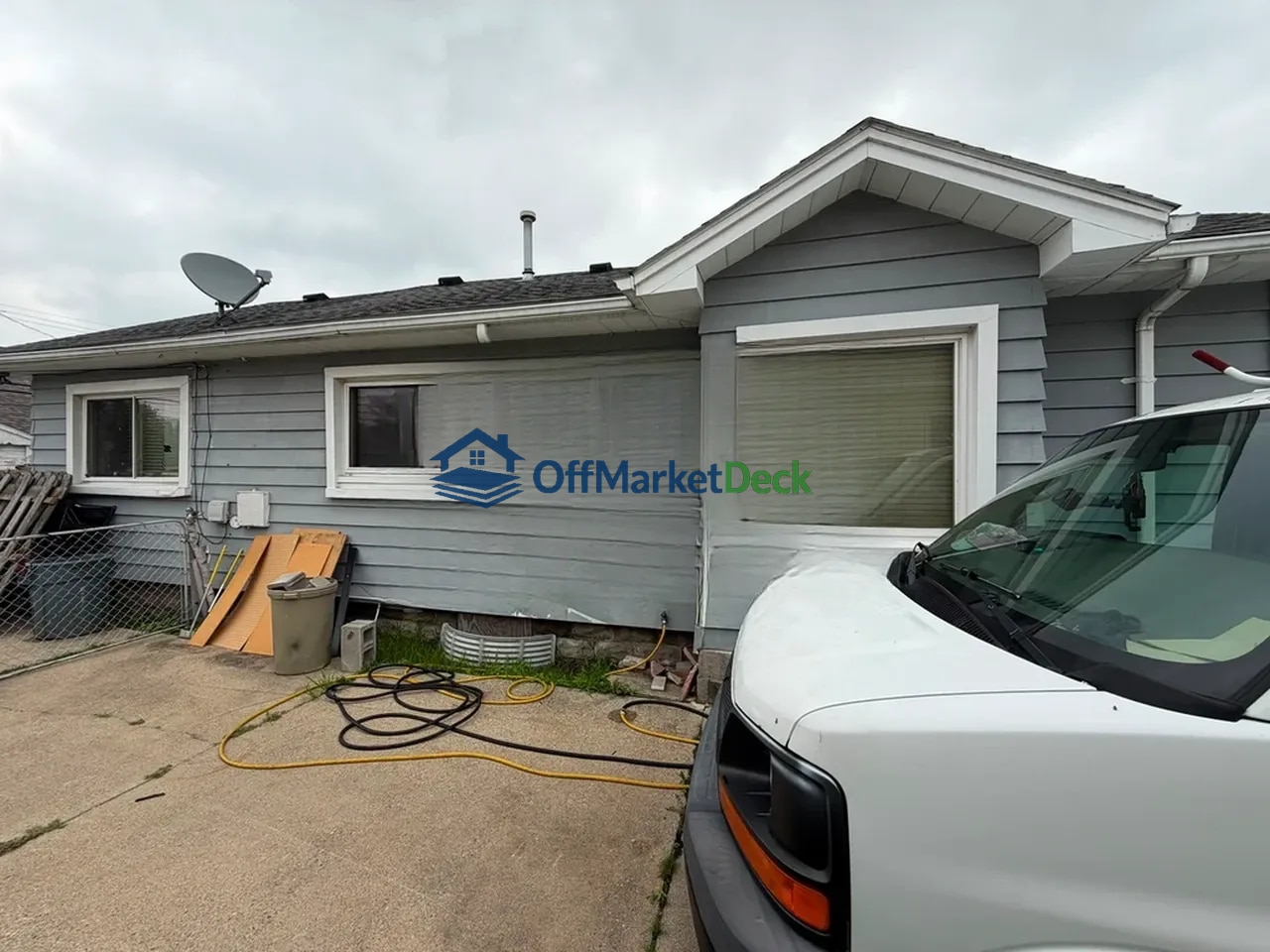 Off-market house in St. Clair Shores, Michigan — 3 beds, 1 bath, $109,900 — photo 3 of 8