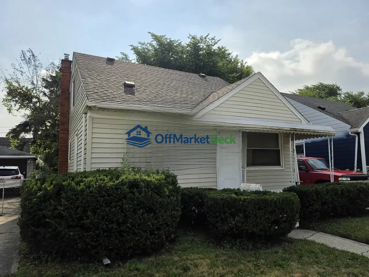 Off-market house in Eastpointe, Michigan — 3 beds, 1 bath, $79,900 — photo 2 of 8