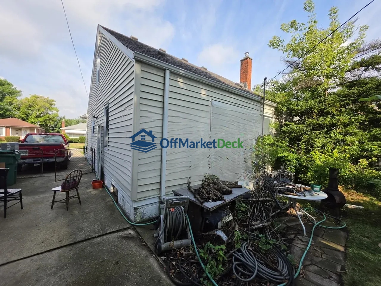 Off-market house in Eastpointe, Michigan — 3 beds, 1 bath, $79,900 — photo 5 of 8