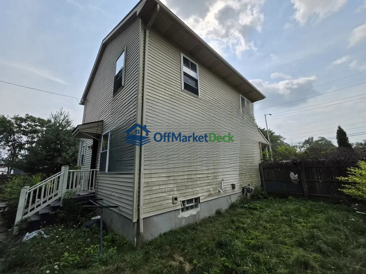 Off-market house in Pontiac, Michigan — 3 beds, 2 baths, $94,900 — photo 2 of 8