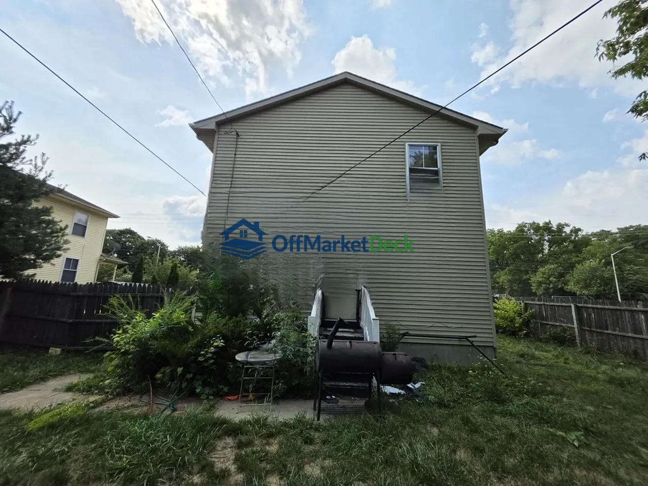 Off-market house in Pontiac, Michigan — 3 beds, 2 baths, $94,900 — photo 4 of 8