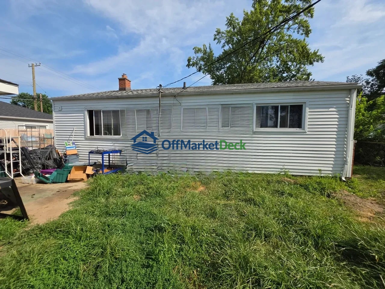 Off-market house in Wayne, Michigan — 3 beds, 1 bath, $144,900 — photo 5 of 8