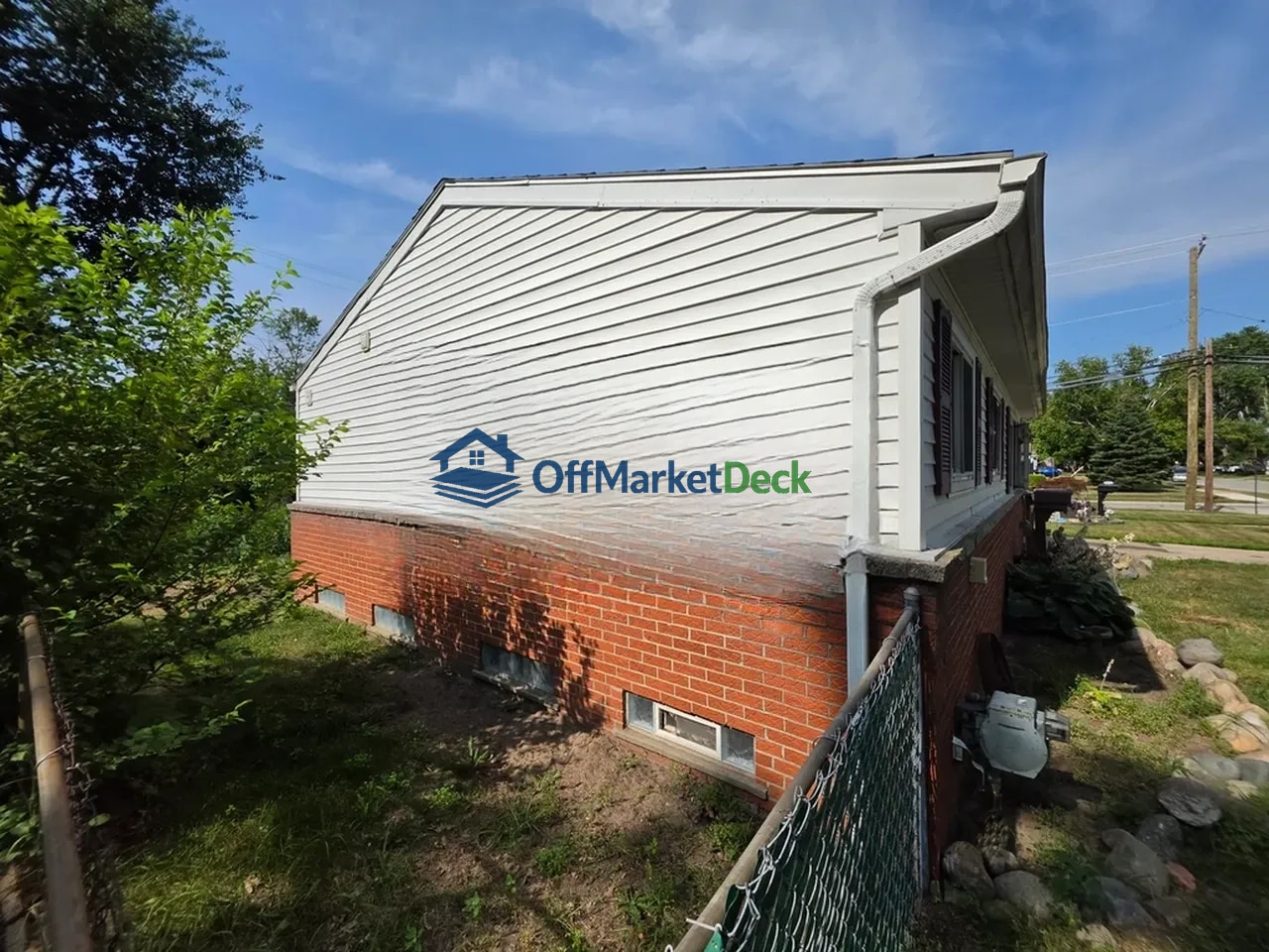 Off-market house in Wayne, Michigan — 3 beds, 1 bath, $144,900 — photo 3 of 8