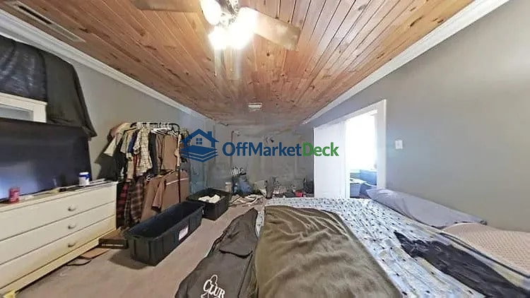 Off-market house in Fort Scott, Kansas — 5 beds, 3 baths, $97,000 — photo 7 of 8