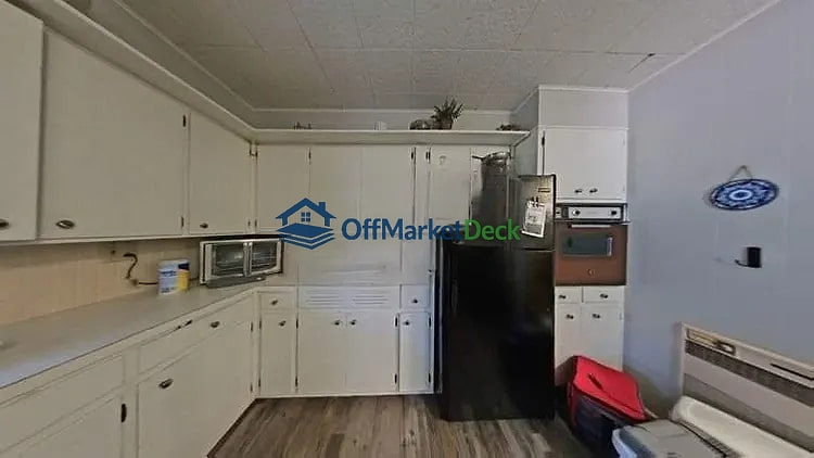 Off-market house in Fort Scott, Kansas — 5 beds, 3 baths, $97,000 — photo 4 of 8