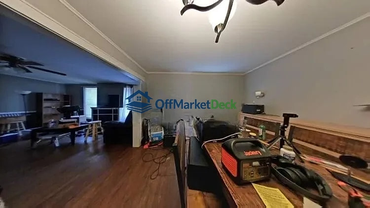 Off-market house in Fort Scott, Kansas — 5 beds, 3 baths, $97,000 — photo 6 of 8