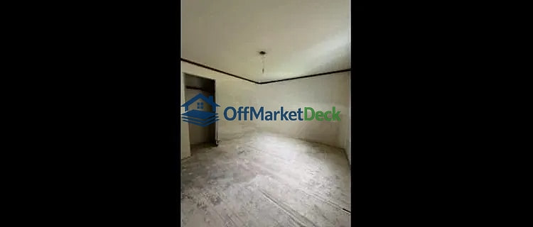 Off-market house in Clendenin, West Virginia — 2 beds, 1 bath, $47,100 — photo 4 of 8