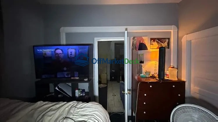 Off-market house in Indianapolis, Indiana — 2 beds, 1 bath, $79,990 — photo 4 of 8