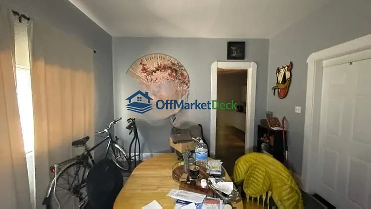 Off-market house in Indianapolis, Indiana — 2 beds, 1 bath, $79,990 — photo 5 of 8