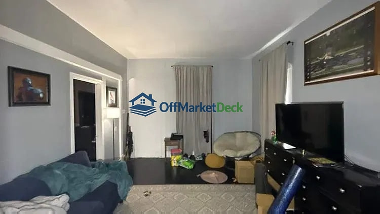 Off-market house in Indianapolis, Indiana — 2 beds, 1 bath, $79,990 — photo 2 of 8