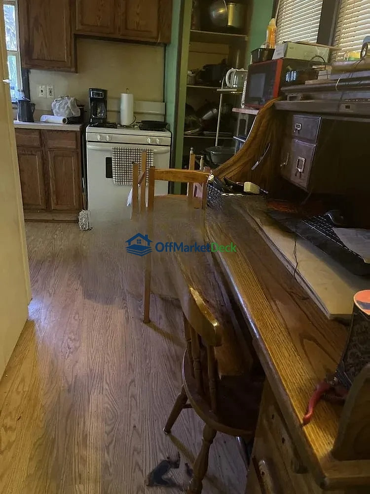 Off-market house in Dearborn Heights, Michigan — 3 beds, 1 bath, $69,350 — photo 4 of 8