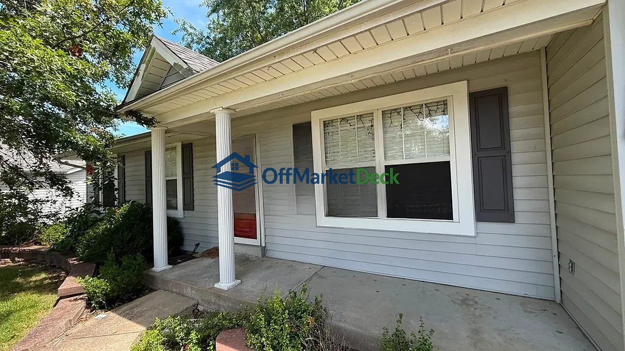 Off-market house in O'Fallon, Missouri — 3 beds, 2.5 baths, $239,900 — photo 4 of 8