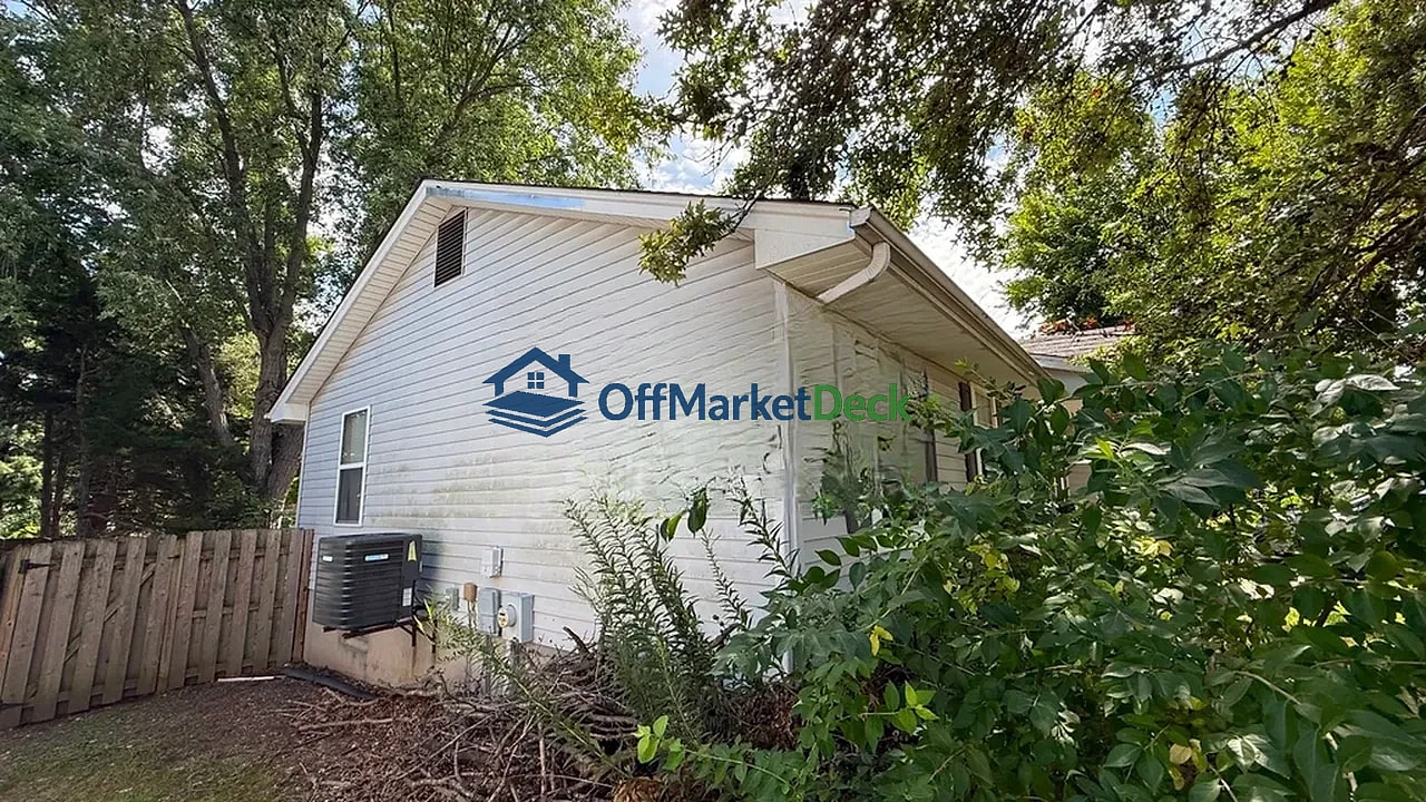 Off-market house in O'Fallon, Missouri — 3 beds, 2.5 baths, $239,900 — photo 3 of 8