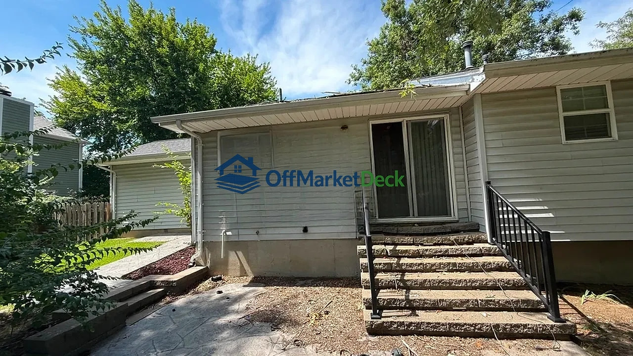Off-market house in O'Fallon, Missouri — 3 beds, 2.5 baths, $239,900 — photo 5 of 8