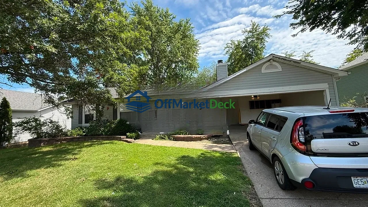 Off-market house in O'Fallon, Missouri — 3 beds, 2.5 baths, $239,900