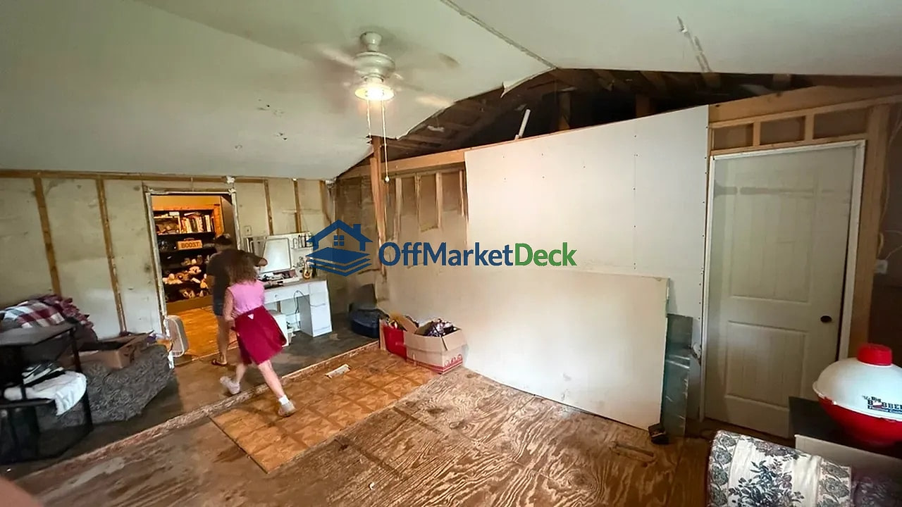 Off-market house in High Ridge, Missouri — 3 beds, 1 bath, $93,900 — photo 7 of 8
