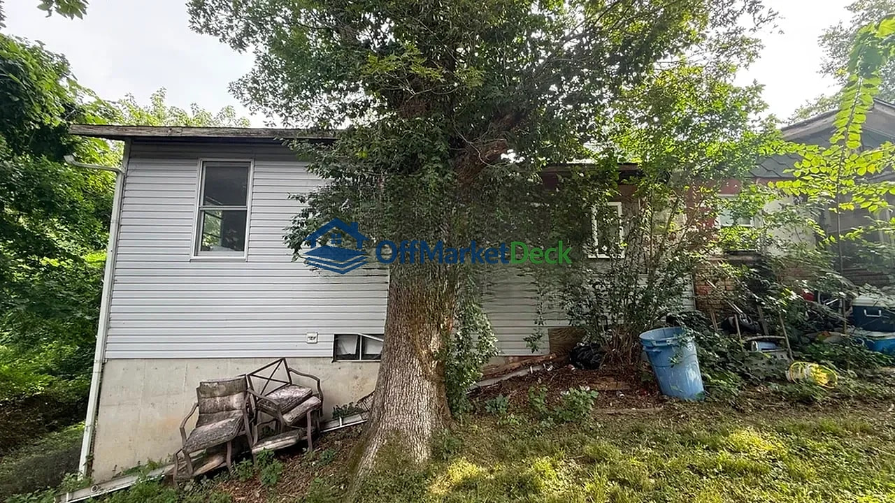 Off-market house in High Ridge, Missouri — 3 beds, 1 bath, $93,900 — photo 5 of 8
