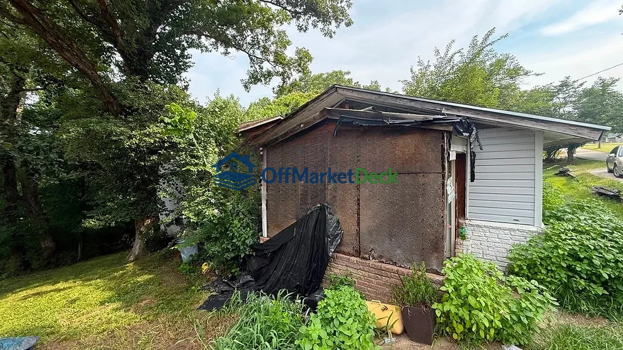 Off-market house in High Ridge, Missouri — 3 beds, 1 bath, $93,900 — photo 6 of 8