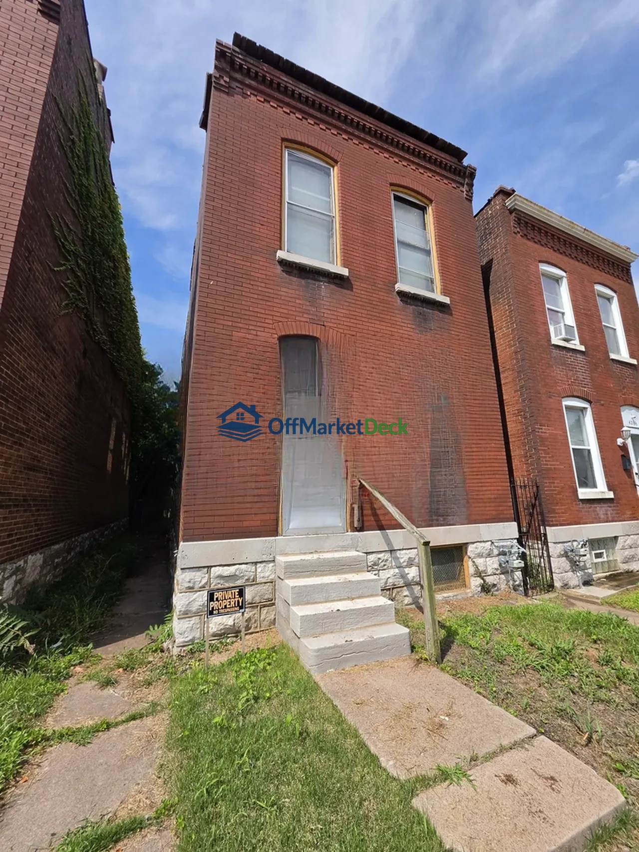 Off-market multi family in St. Louis, Missouri — 4 beds, 2 baths, $7,900 — photo 3 of 8