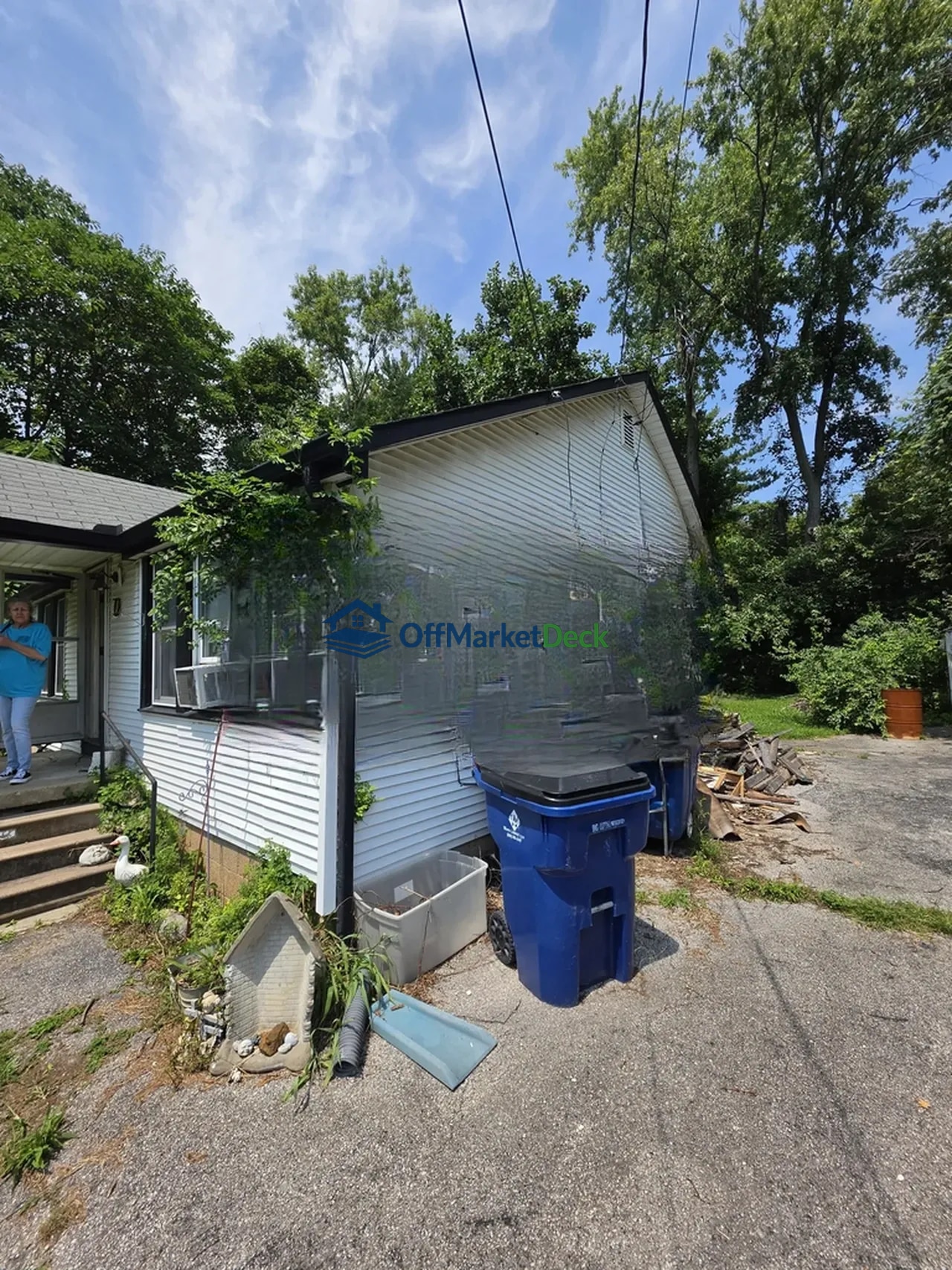 Off-market house in St. Louis, Missouri — 3 beds, 1.5 baths, $49,900 — photo 2 of 8