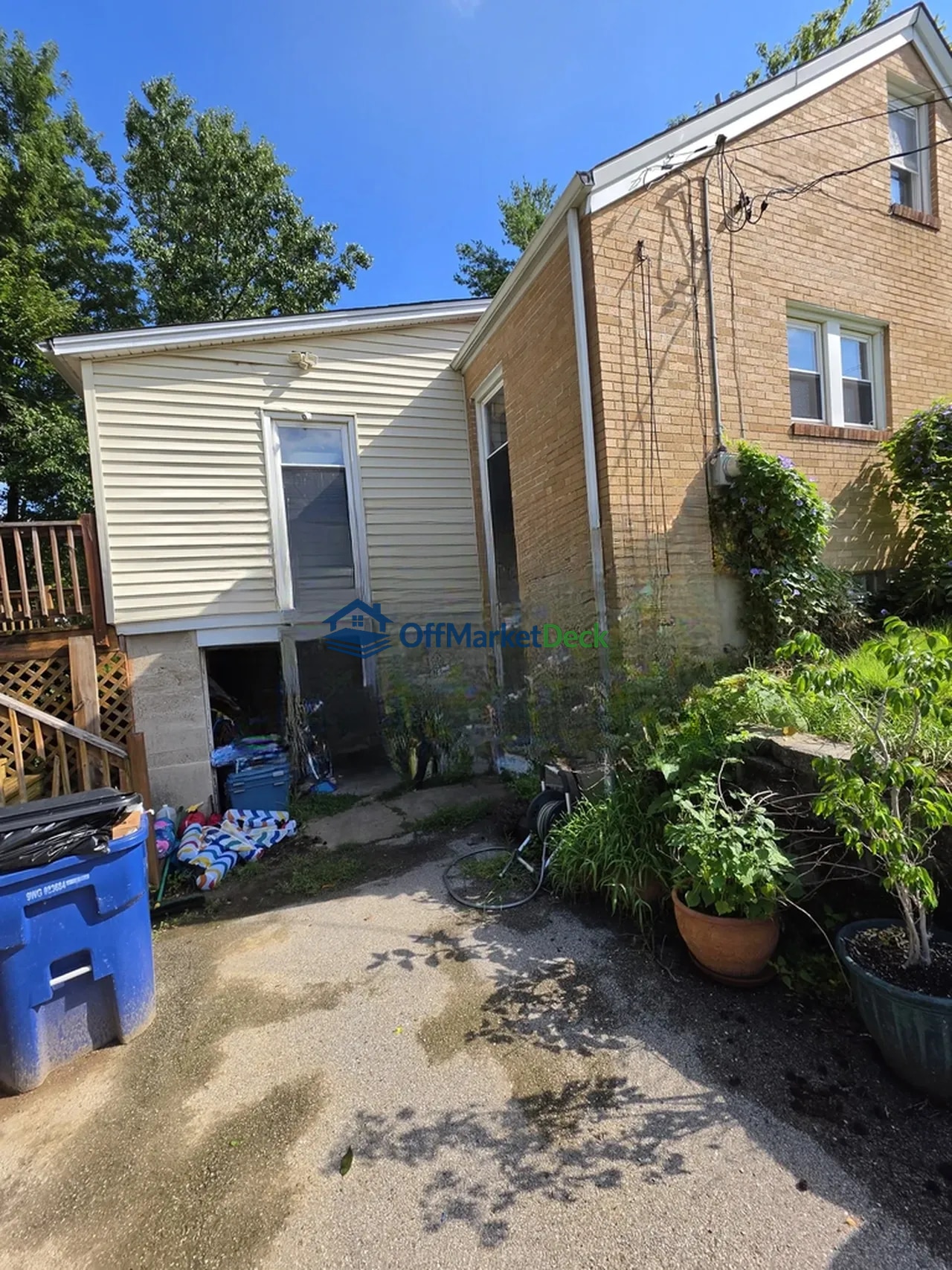 Off-market house in St. Louis, Missouri — 2 beds, 2 baths, $189,900 — photo 3 of 8