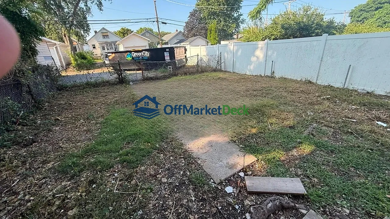 Off-market house in St. Louis, Missouri — 2 beds, 1 bath, $164,900 — photo 6 of 8