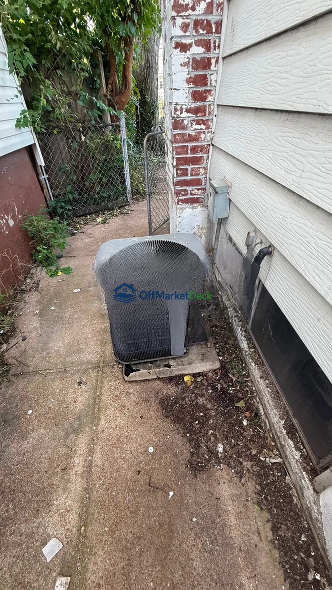Off-market house in St. Louis, Missouri — 2 beds, 1 bath, $164,900 — photo 5 of 8