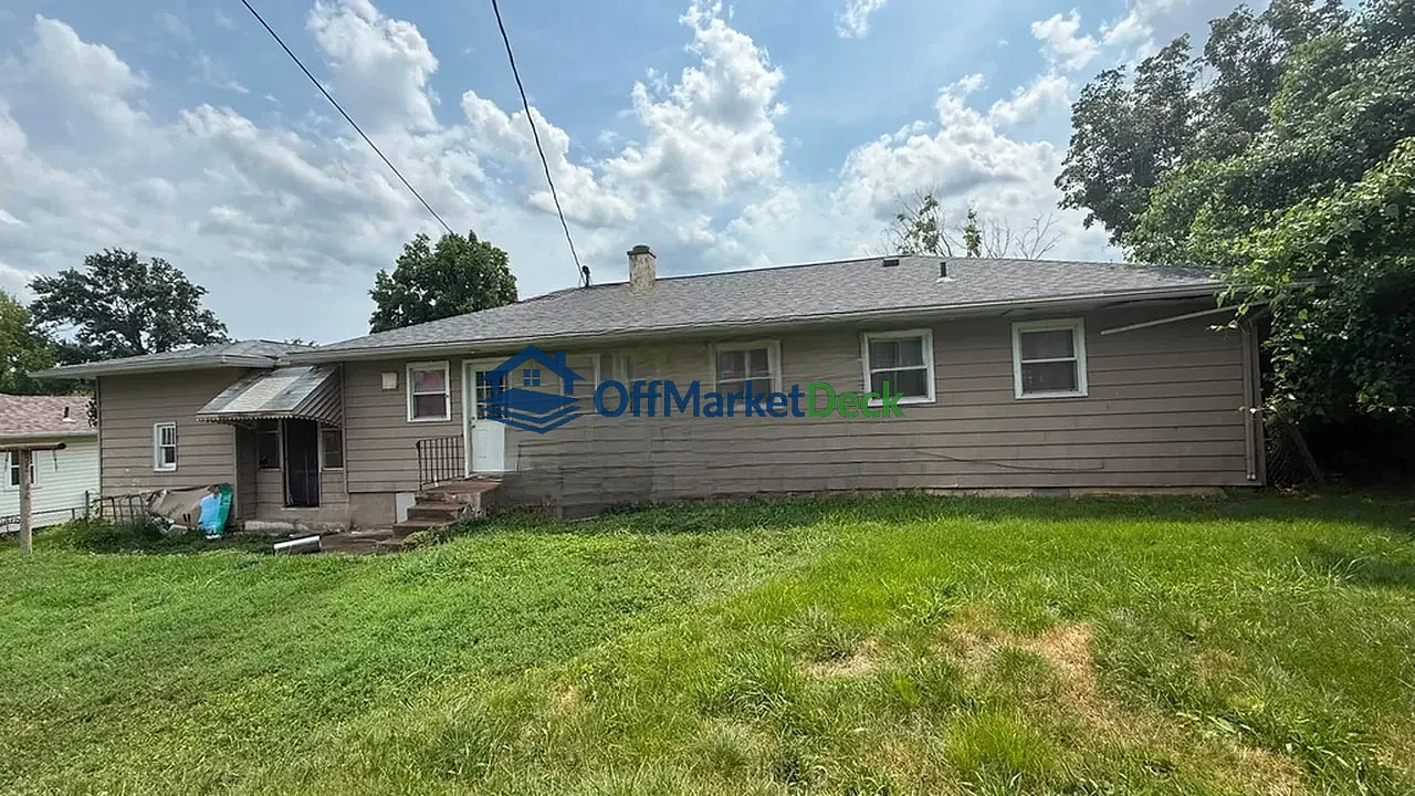 Off-market house in Festus, Missouri — 3 beds, 1 bath, $139,900 — photo 2 of 8